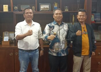  Ikatan Pemuda Karya (IPK) Kepulauan Riau bersama IPK Kota Batam memilih cara berbeda dalam memperingati Hari Ulang Tahun (HUT) ke-57. Bukan sekadar seremoni, peringatan tahun ini diwujudkan dalam gerakan nyata peduli lingkungan melalui penanaman mangrove di sejumlah titik pesisir Kota Batam.
Foto: IPK Kepri