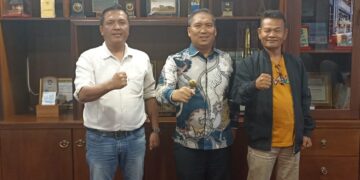  Ikatan Pemuda Karya (IPK) Kepulauan Riau bersama IPK Kota Batam memilih cara berbeda dalam memperingati Hari Ulang Tahun (HUT) ke-57. Bukan sekadar seremoni, peringatan tahun ini diwujudkan dalam gerakan nyata peduli lingkungan melalui penanaman mangrove di sejumlah titik pesisir Kota Batam.
Foto: IPK Kepri
