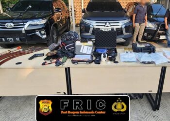 Tim gabungan Badan Narkotika Nasional (BNN) RI, Polda Metro Jaya, BNNP DKI Jakarta, dan BNNK Jakarta Utara menangkap seorang buronan berinisial MR alias Bos Gendut dalam operasi pemberantasan narkotika di kawasan Kampung Bahari, Tanjung Priok, Jakarta Utara, Kamis (13/8/2026).
Foto: Hum