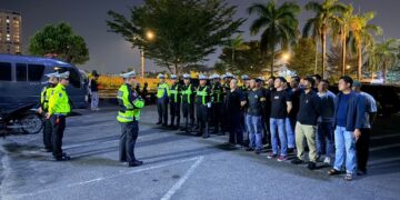 Satuan Lalu Lintas (Satlantas) Polresta Barelang melakukan patroli dan penertiban kendaraan roda dua sebagai upaya mencegah balap liar serta penggunaan knalpot yang tidak sesuai spesifikasi teknis di wilayah hukum Polresta Barelang.
(15/08/26)
Foto: Polresta Barelang