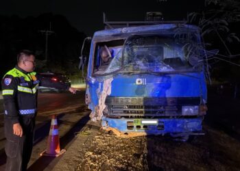 Sebuah lori truk crane mengalami kecelakaan tunggal di Jalan Hasanudin, Kelurahan Batu Besar, Kecamatan Nongsa, Batam, Rabu (19/08/26)
Foto: Polresta Barelang