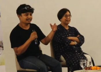 Ketua Aliansi Jurnalis Independen [AJI] Batam sekaligus jurnalis lingkungan Yogi Sahputra, Praktisi Slow Fashion Indina Putri Fadjar, dan Hasbi dari inisiatif daur ulang Onrework.
Foto: beritabatam/YT