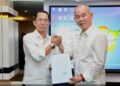 Walikota Batam, Amsakar Achmad Bersama Direktur PT. Usaha Jaya Karya Makmur (UJKM).
Saat Penandatanganan revitalisasi atau Kerja Sama Pemanfaatan (KSP) aset Pasar Induk Jodoh (Pasar Induk Batam) pada 17 Maret 2026 
Foto: Istimewa