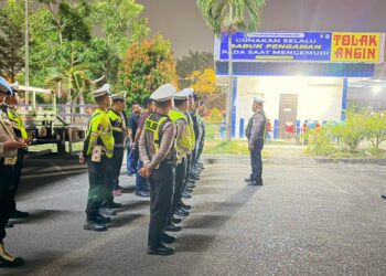 Polresta Barelang menggelar patroli Kegiatan Rutin yang Ditingkatkan (KRYD) gabungan skala besar untuk mengantisipasi aksi balap liar, tindak pidana pencurian dengan pemberatan (curat),
(04/09/26).
Foto: Polresta Barelang