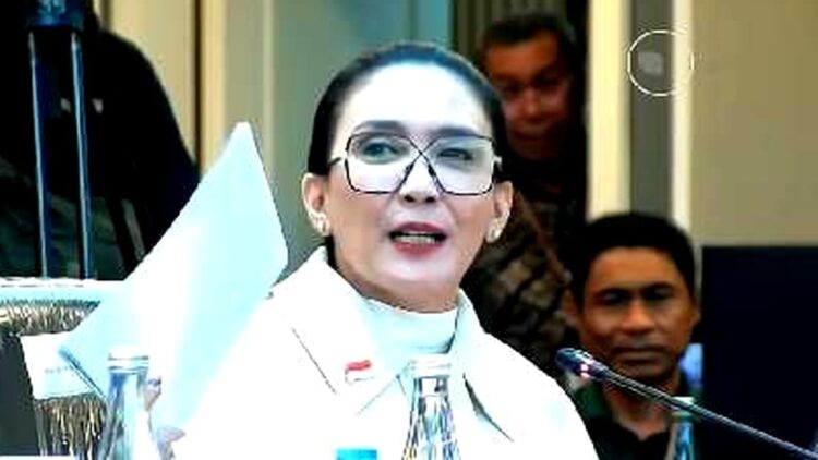 Anggota Komisi XIII DPR RI dari Fraksi PDI Perjuangan, Rieke Diah Pitaloka, melayangkan kritik tajam dan cecaran pertanyaan kepada Direktorat Jenderal Pemasyarakatan (Ditjen Pas) Kementerian Imigrasi dan Pemasyarakatan (Kemenimipas) beserta jajaran kepala lapas.
(28/09/26)
Foto: Istimewa