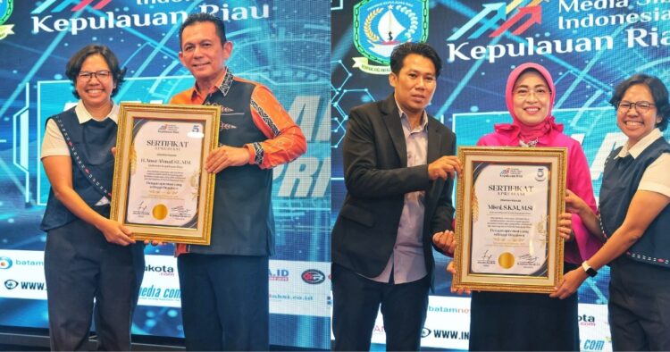 Gubernur Kepulauan Riau (Kepri) Ansar Ahmad dan Sekretaris Daerah Provinsi Kepri Misni menerima penghargaan dalam Malam Apresiasi Hari Ulang Tahun (HUT) ke-5 Asosiasi Media Siber Indonesia (AMSI) Kepri di Nite & Day Laguna Hotel, Tanjungpinang, Sabtu (26/09/26).
Foto: kepriprov.go.id