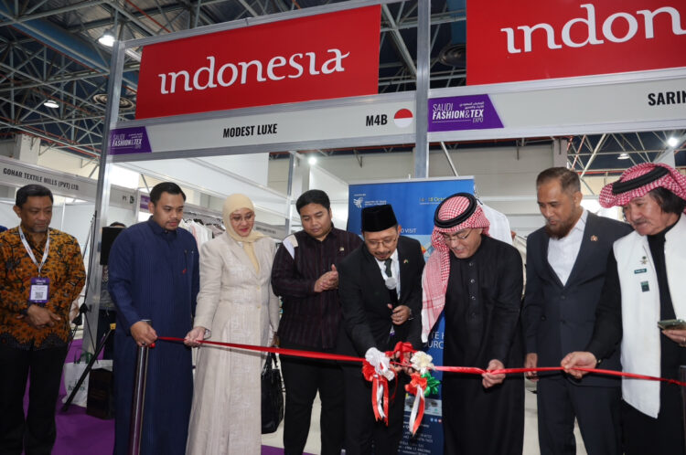 10 perusahaan fesyen dan tekstil Indonesia tampil untuk pertama kalinya dalam Saudi Fashion & Tex Expo 2026 yang berlangsung pada 24–27 September 2026 di Jeddah Center for Exhibition & Events, Jeddah, Arab Saudi.
Foto: Kemendag