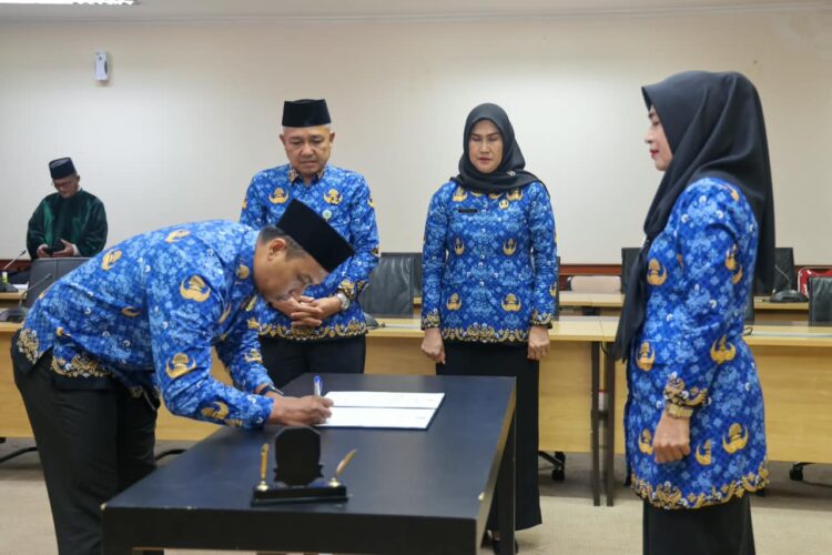 Pelantikan berlangsung di Rupatama Lantai 4 Kantor Gubernur Kepri, Dompak, Kamis (01/10/26).
Foto: Kepriprov.go.id