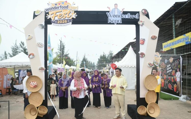 Dewi Kumalasari Ansar, saat membuka Wonderfood Kepri Fest 2026 Vol. 2.0 di kawasan Rimba Jaya, Kota Tanjungpinang, Rabu (21/10/26).
Foto: Kepriprov.go.id