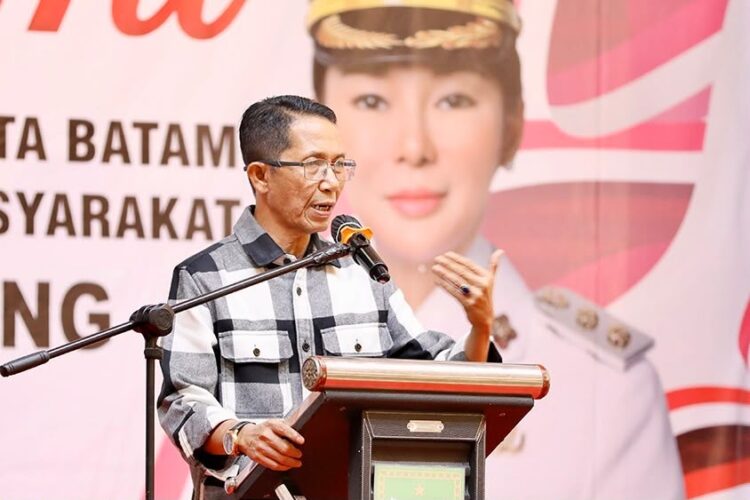 Wali Kota Batam Amsakar Achmad saat berdialog dengan ketua RT, RW, Lembaga Pemberdayaan Masyarakat (LPM), dan tokoh masyarakat se-Kecamatan Bengkong di Golden Prawn, Selasa (06/10/2026).
Foto: mediacenterbatam