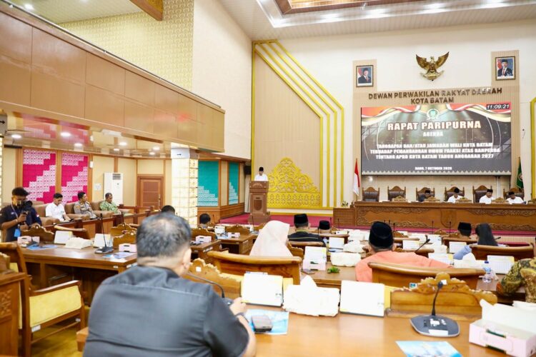 Rapat Paripurna di Ruang Sidang Utama DPRD Kota Batam, Rabu (07/10/26).
Foto: mediacenterbatam