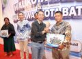 Walikota Batam, Amsakar Achmad saat silaturahmi bersama pengurus RT, RW, Lembaga Pemberdayaan Masyarakat (LPM), dan tokoh masyarakat se-Kecamatan Nongsa di Hokkie Hotel Batam, Kompleks Punggur Center, Kabil, Nongsa, Minggu (18/10/26).
Foto: mediacenterbatam