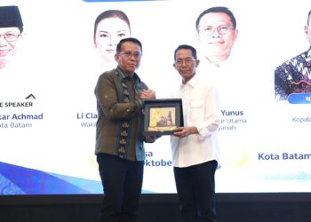 Workshop UMKM Penerima Subsidi Margin Kota Batam yang dibuka Wali Kota Batam, Amsakar Achmad, di Hotel Nagoya Hill, Lubuk Baja, Selasa (20/10/26).
Foto: mediacenterbatam