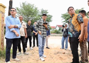 Wali Kota Batam Amsakar Achmad saat meninjau SDN 013 Sekupang, Minggu (25/10/26).
Foto: mediacenterbatam