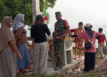 Babinsa Koramil 06 Senayang Kodim 0315 Tanjungpinang, Praka Dwi Santoso, melaksanakan komunikasi sosial dengan menyapa sekaligus memberikan imbauan kepada kaum ibu di wilayah Kelurahan Senayang, Kecamatan Senayang, Kabupaten Lingga, Provinsi Kepulauan Riau, Senin 6 Oktober 2026.
Foto: istimewa