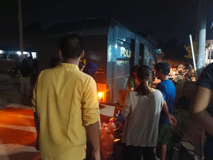 Kepolisian Sektor Nongsa Polresta Barelang bergerak cepat merespons keluhan masyarakat terkait gangguan pasokan air bersih di wilayah Kecamatan Nongsa Kota Batam. (09/10/26)
Foto: Hums