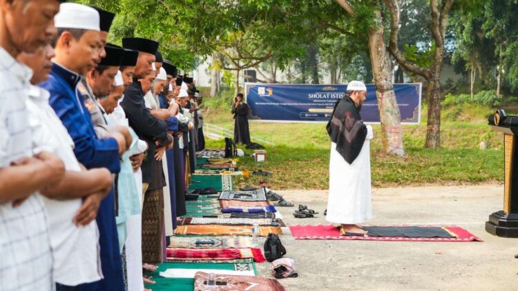 Badan Pengusahaan Batam (BP Batam) melalui Direktorat Badan Usaha SPAM dan Pengolahan Limbah menggelar pelaksanaan Shalat Istisqa bersama masyarakat Kota Batam di area Waduk Nongsa, pada Jumat (09/10/26).
Foto: BP Batam