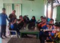Babinsa Koramil 06/Senayang Kodim 0315/Tanjungpinang, Serda Erwin Simarmata melaksanakan pembinaan dan edukasi kepada siswa-siswi SMP Negeri 04 Senayang di Desa Pulau Medang, Kecamatan Katang Bidare, Kabupaten Lingga, Selasa (13/10/26).
Foto: Hum