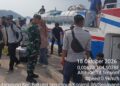 Babinsa Koramil 06/Senayang Kodim 0315/Tanjungpinang, Serka H.P. Hutagalung, bersama petugas Dinas Perhubungan, Aspar, melaksanakan pemantauan dan pengamanan aktivitas pelayaran di Pelabuhan Rakyat Desa Tanjung Kelit, Kecamatan Bakung Serumpun, Kabupaten Lingga, Provinsi Kepulauan Riau, Minggu (18/10/26).
Foto: Juli