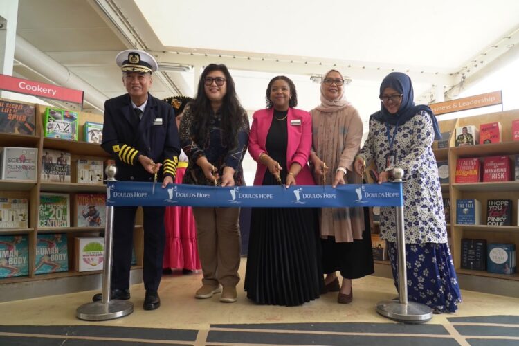 BP Batam melalui Anggota/Deputi Bidang Pelayanan Umum, Ariastuty Sirait, menghadiri peresmian dan pembukaan kapal buku terapung Doulos Hope di Pelabuhan Bintang 99 Batam, Jumat (16/10/26).
Foto: BP Batam