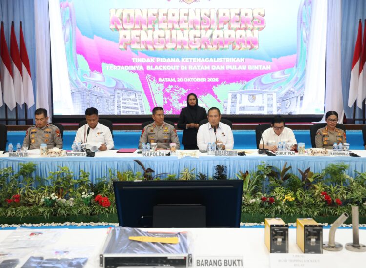 Perkembangan penanganan kasus ini disampaikan dalam konferensi pers di Gedung Lancang Kuning Polda Kepri, Selasa (20/10/26).
Foto: Polda Kepri