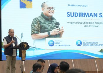 Pengusahaan Batam (BP Batam) menggelar Coaching Clinic Perizinan Berusaha (PB) dan Perizinan Berusaha untuk Menunjang Kegiatan Berusaha (PB UMKU) melalui sistem Online Single Submission Risk Based Approach (OSS RBA) di lingkungan BP Batam, Senin (19/10/26)
Foto: BP Batam