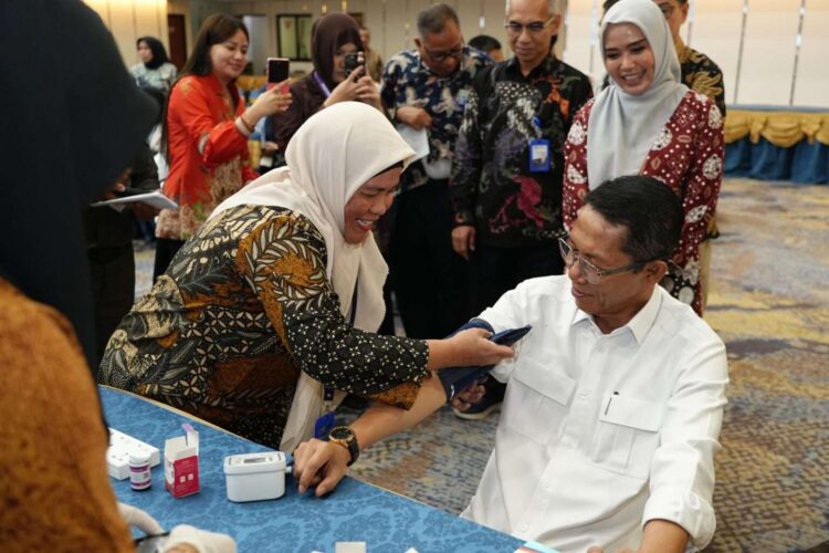 BP Batam menggelar donor darah dan pemeriksaan gula darah secara serempak di Batam dan Jakarta dalam rangka memperingati Hari Bakti BP Batam ke-55, Rabu (21/10/26).
Foto: BP Batam