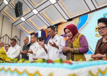 Badan Pengusahaan Batam (BP Batam) memperingati Hari Bakti ke-55 dengan menggelar upacara dan syukuran pada Senin, (26/10/26).Badan Pengusahaan Batam (BP Batam) memperingati Hari Bakti ke-55 dengan menggelar upacara dan syukuran pada Senin, (26/10/26).
Foto: BP Batam