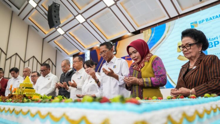 Badan Pengusahaan Batam (BP Batam) memperingati Hari Bakti ke-55 dengan menggelar upacara dan syukuran pada Senin, (26/10/26).Badan Pengusahaan Batam (BP Batam) memperingati Hari Bakti ke-55 dengan menggelar upacara dan syukuran pada Senin, (26/10/26).
Foto: BP Batam
