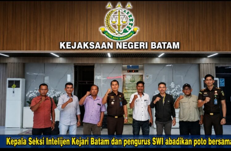Audiensi Sekretariat Bersama Wartawan Indonesia (SWI) Provinsi Kepri bersama Kejari Batam di Kantor Kejaksaan Negeri Batam,di Batam Center,pada pada Senin, (26/10/26).
Foto; SWI Kepri