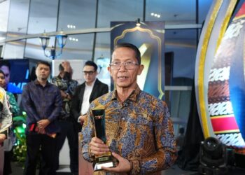 Kepala Badan Pengusahaan (BP) Batam Amsakar Achmad menerima penghargaan Inovasi Membangun Negeri 2026 dari tvOne, Senin (26/10/26)