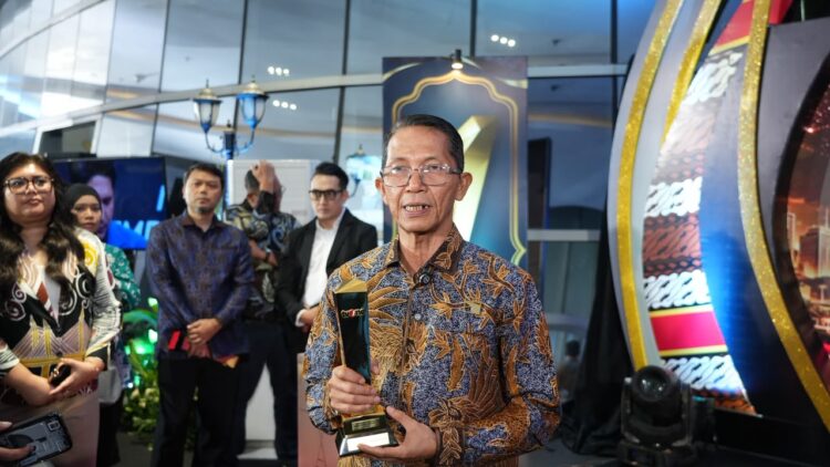 Kepala Badan Pengusahaan (BP) Batam Amsakar Achmad menerima penghargaan Inovasi Membangun Negeri 2026 dari tvOne, Senin (26/10/26)