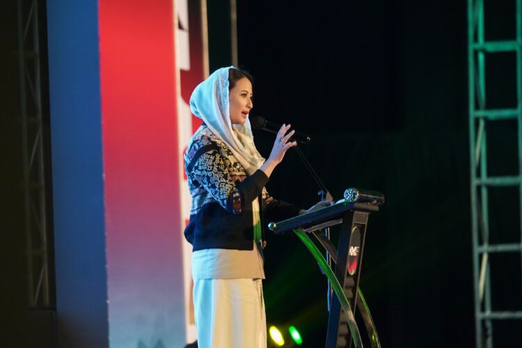 Wakil Menteri Perdagangan Dyah Roro Esti Widya Putri saat memberikan sambutan utama pada Sesi Paralel A bertajuk Dampak Ekonomi Industri Musik Indonesia dalam Konferensi Musik Indonesia (KMI) 2026 di Makassar, Sulawesi Selatan, Kamis (29/10/26).
Foto: Kemendag