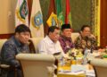 Kunker Reses Komisi VI DPR RI yang dipimpin Wakil Ketua Komisi VI DPR RI Nurdin Halid bersama Gubernur Kepri Ansar Ahmad di Gedung Daerah, Tanjungpinang, Jumat (09/10/26).
Foto: Kepriprov.go.id